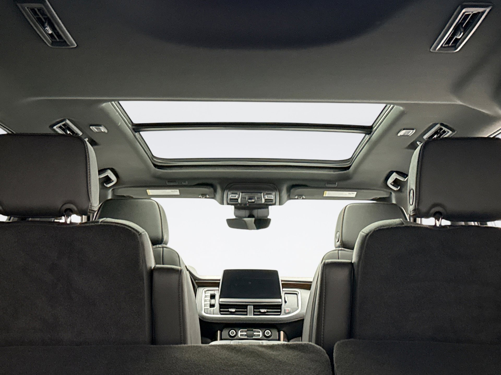 Used 2024 Chevrolet Tahoe High Country image 18