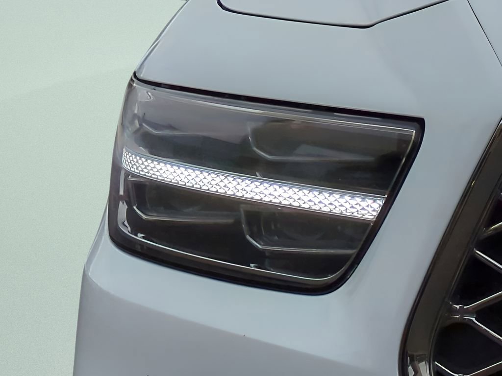 Used 2022 Genesis G90 5.0 Ultimate image 9