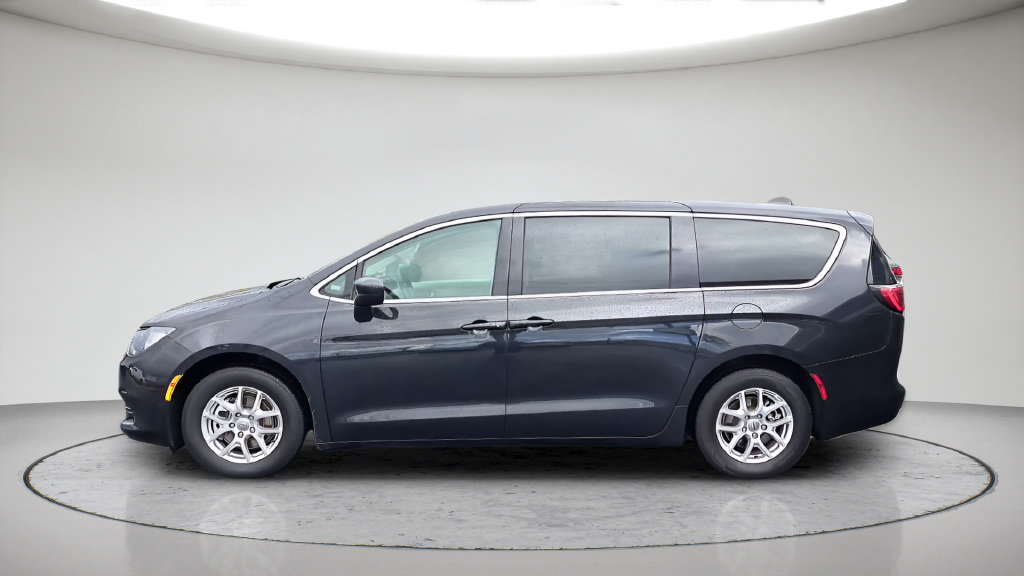 Used 2023 Chrysler Voyager LX FWD image 11