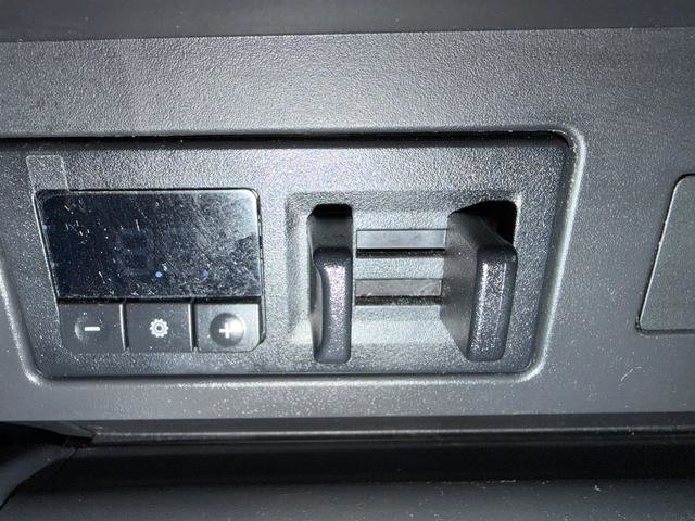 Used 2021 Nissan Titan PRO-4X w/ Pro-4x Convenience Package image 21