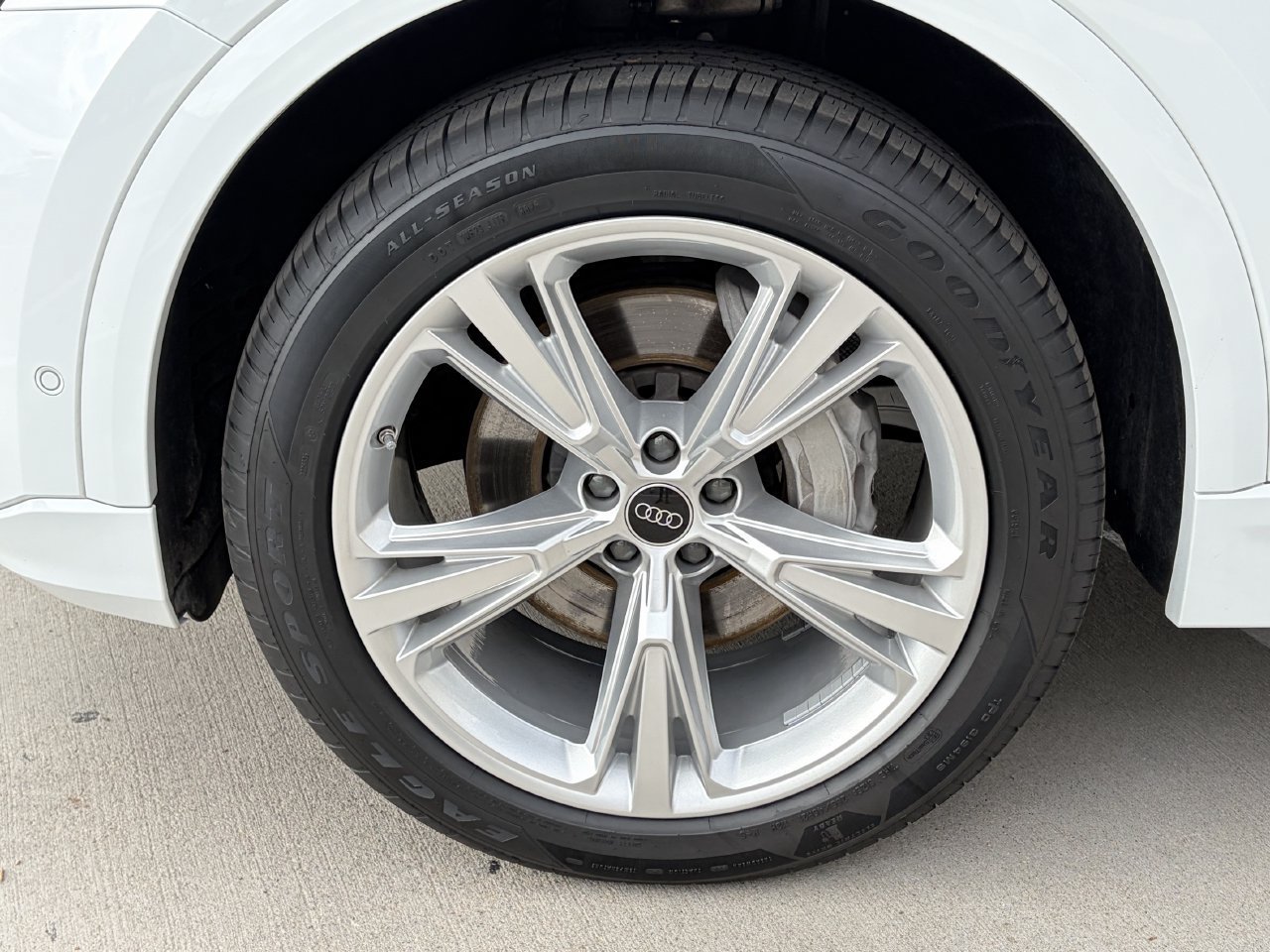 Used 2023 Audi Q8 Premium AWD/4WD image 9