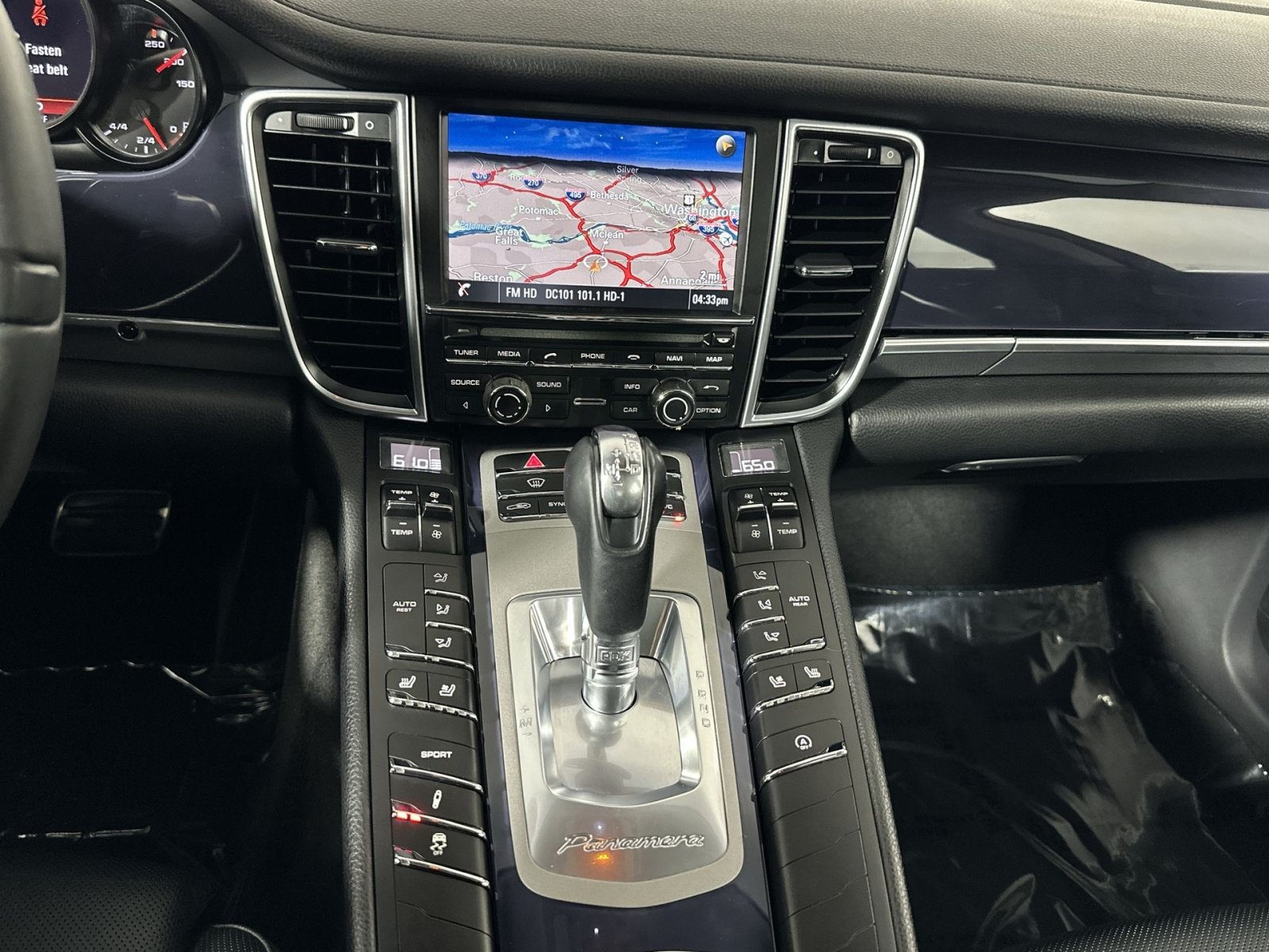 Used 2016 Porsche Panamera RWD image 21