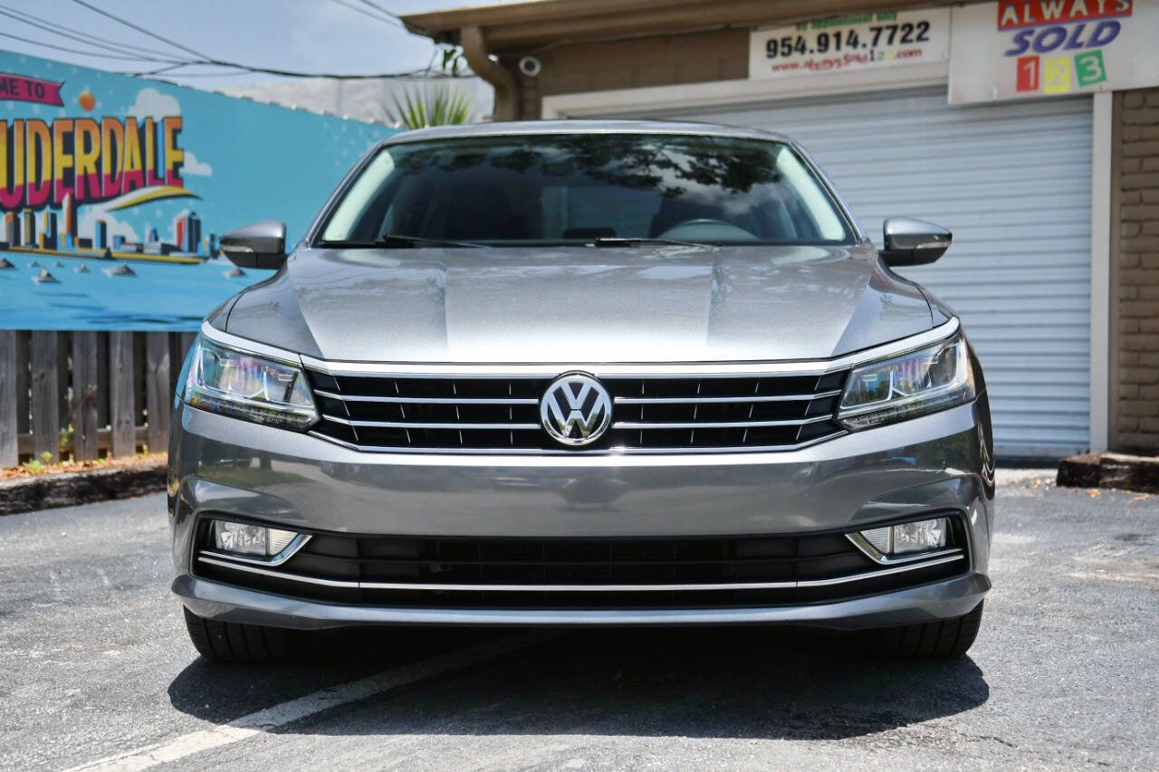 Used 2016 Volkswagen Passat 1.8T w/ Lighting Package FWD image 4