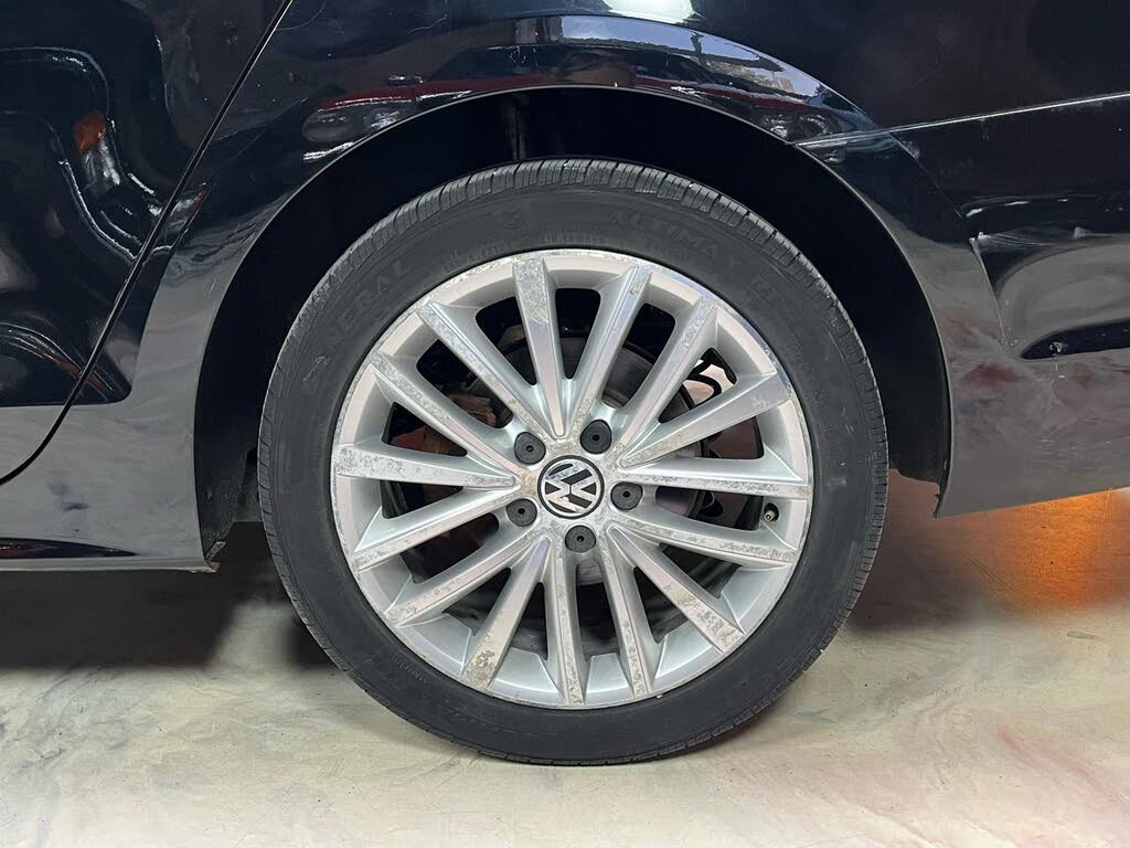 Used 2011 Volkswagen Jetta SEL FWD image 29