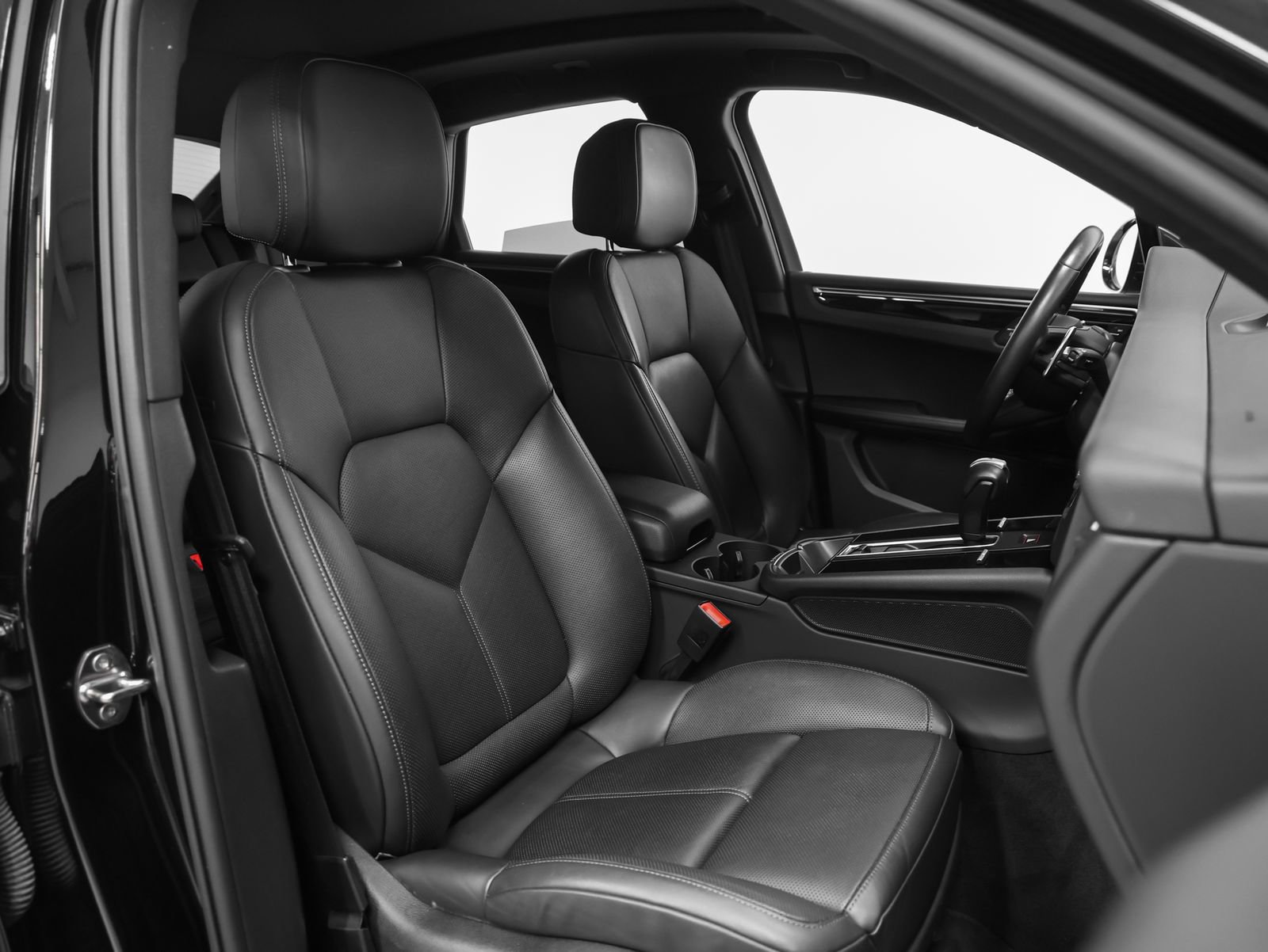 Certified 2023 Porsche Macan image 22