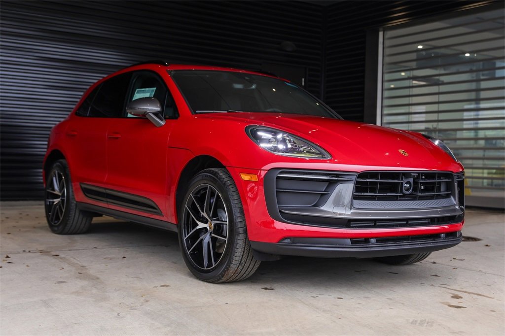 Certified 2025 Porsche Macan Turbo image 3