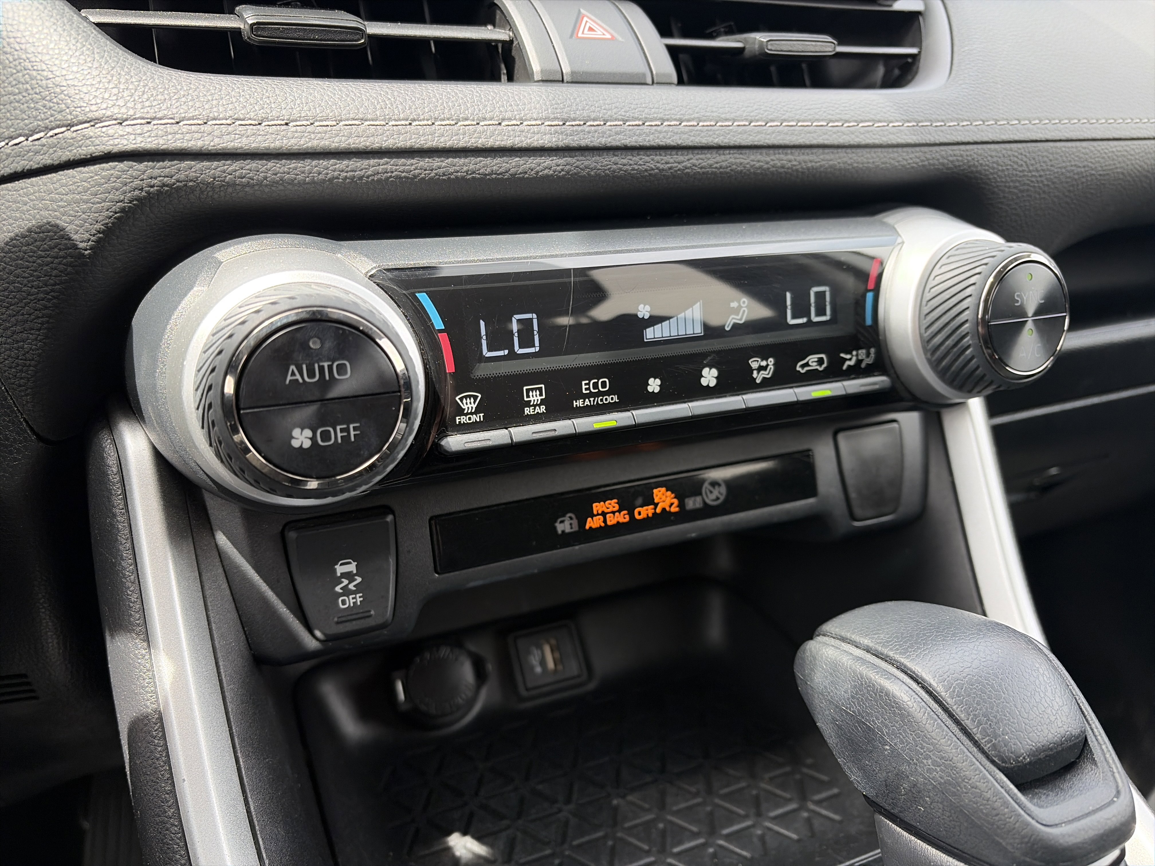 Used 2023 Toyota RAV4 LE AWD/4WD image 25