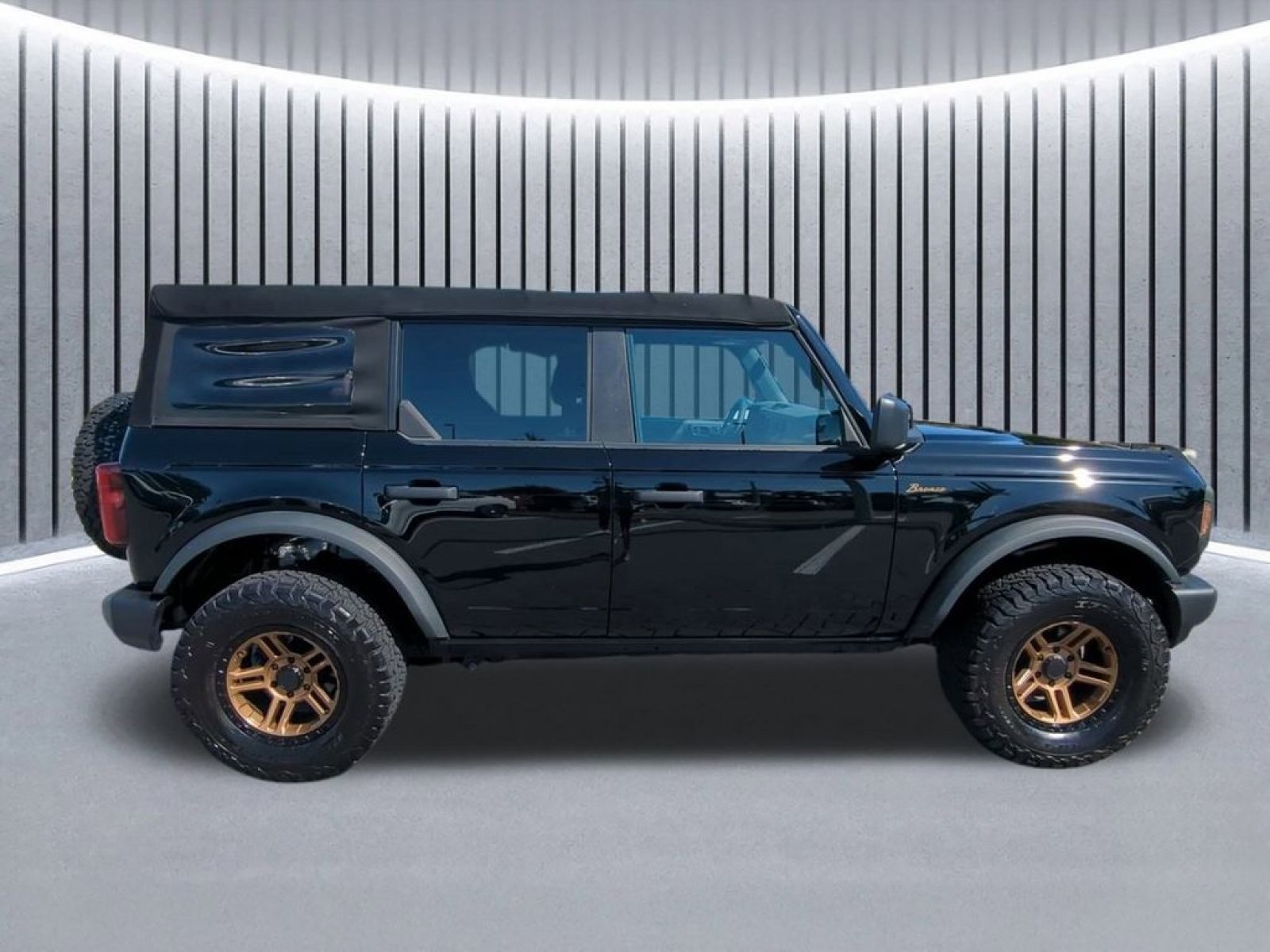 Used 2021 Ford Bronco 4-Door AWD/4WD image 3