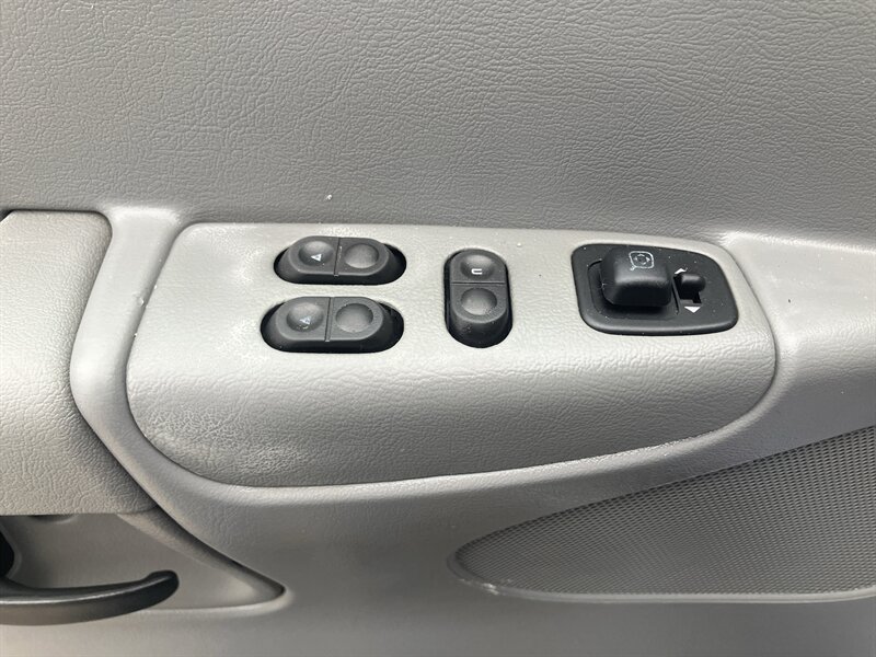 Used 2008 Ford E-350 and Econoline 350 Super Duty RWD image 6
