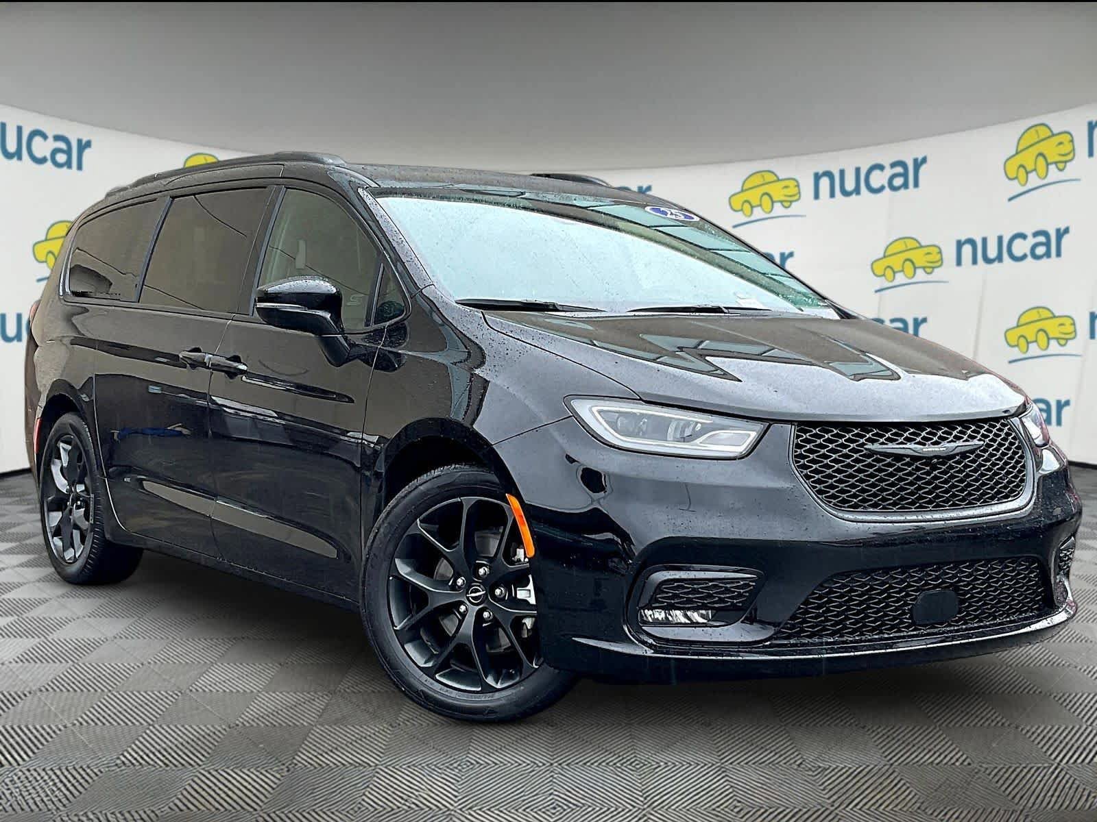Used 2025 Chrysler Pacifica Limited