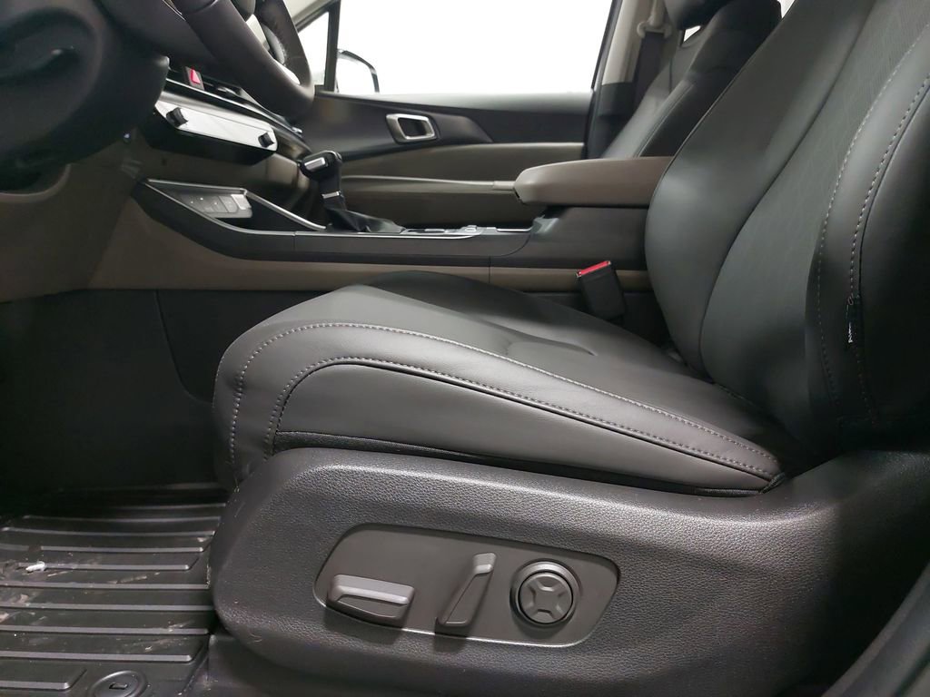 New 2026 Kia Carnival FWD image 31