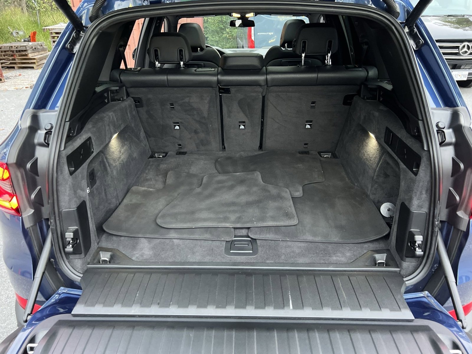 Used 2022 BMW X5 xDrive40i w/ Parking Assistance Package image 24