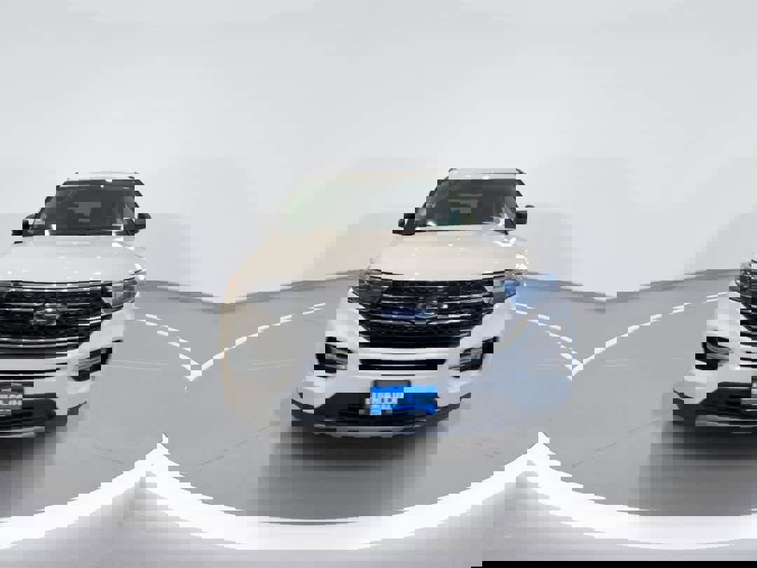 Used 2020 Ford Explorer XLT w/ Equipment Group 202A AWD/4WD image 3