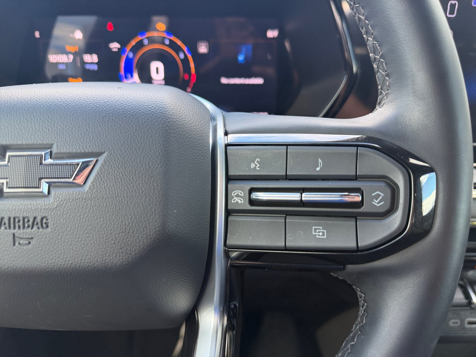 Used 2024 Chevrolet Colorado ZR2 w/ Technology Package AWD/4WD image 18
