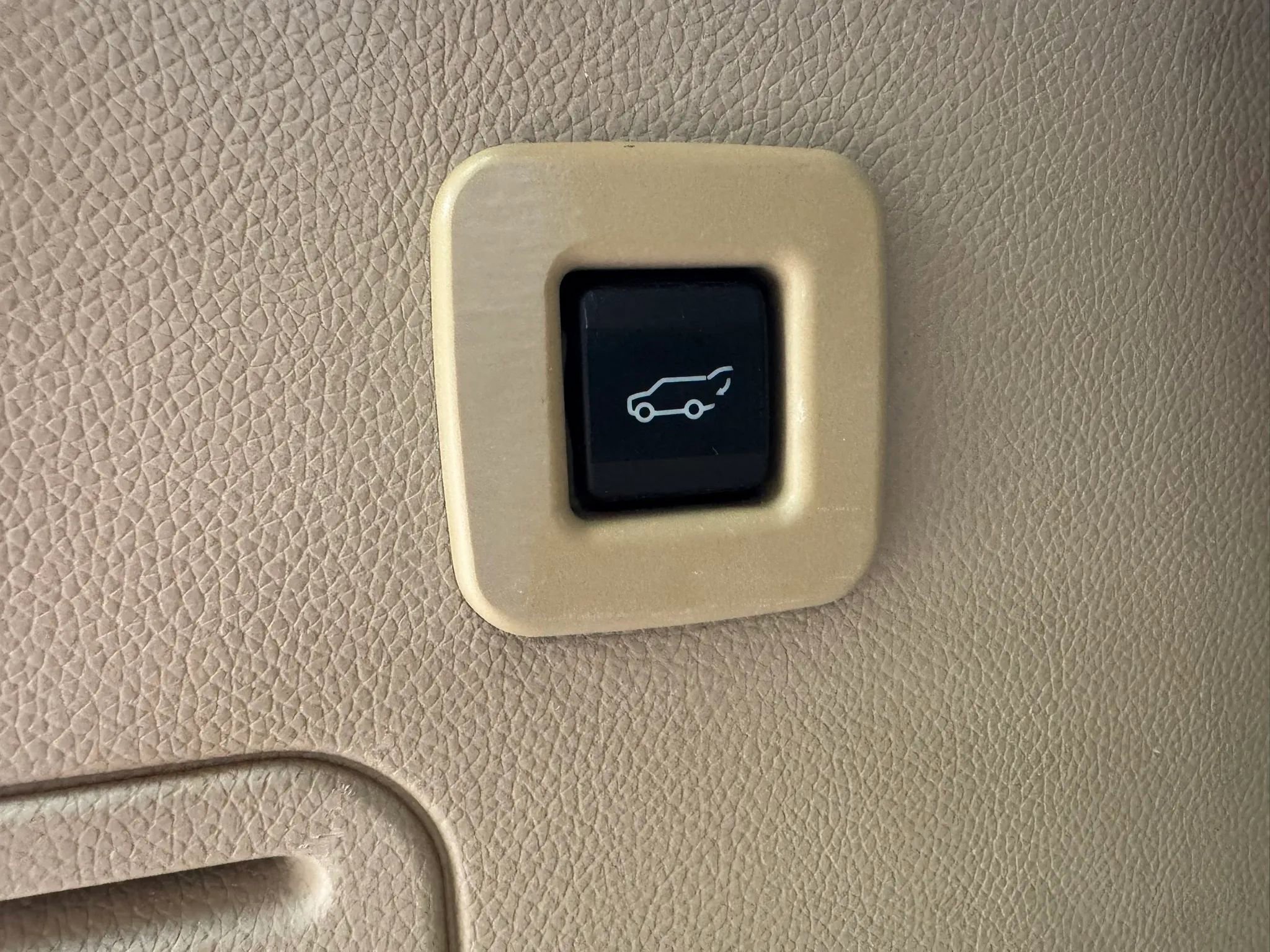 Used 2014 Ford Expedition XLT w/ Equipment Group 202A AWD/4WD image 15