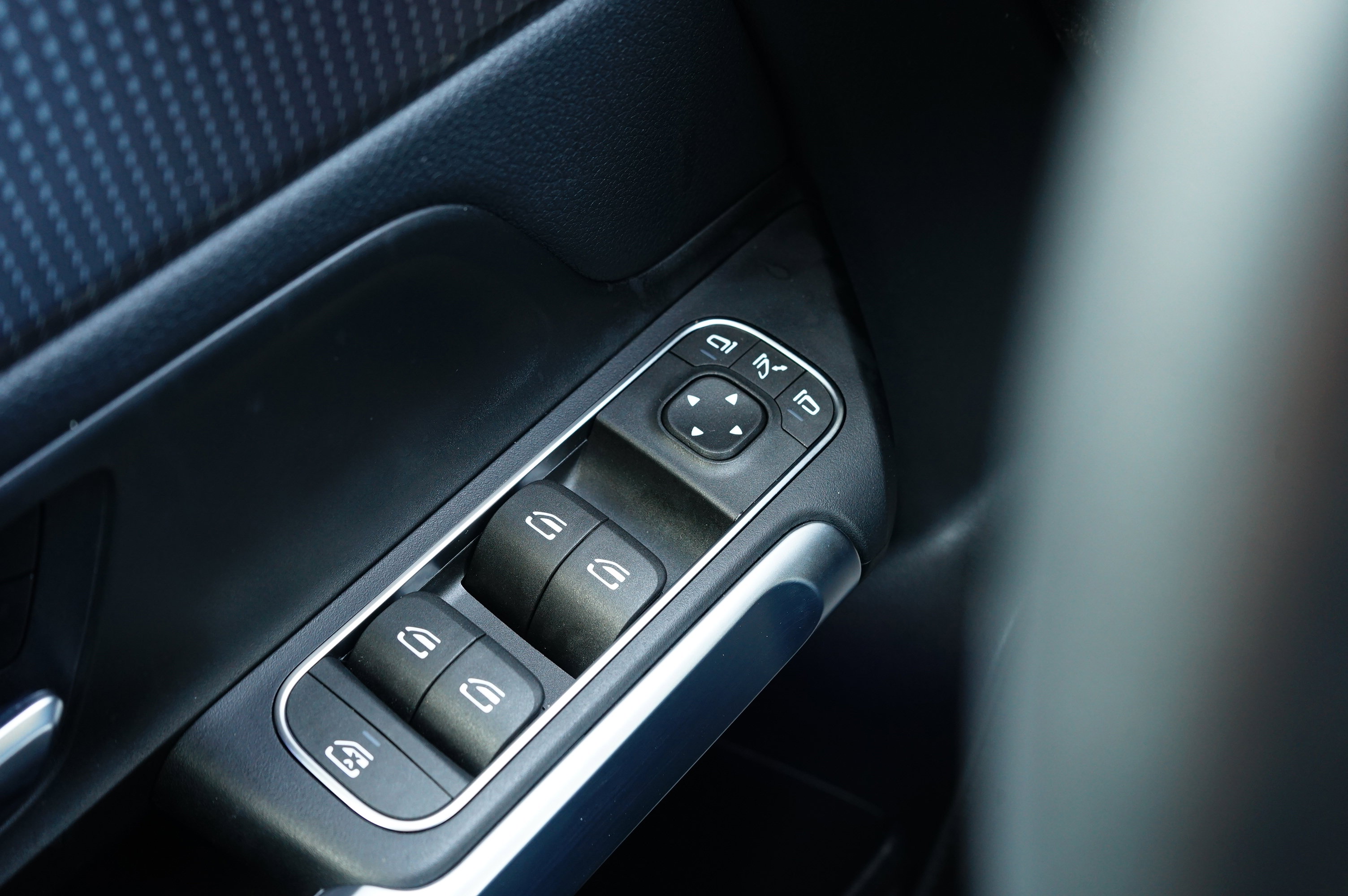 Used 2023 Mercedes-Benz EQB 300 4MATIC image 42