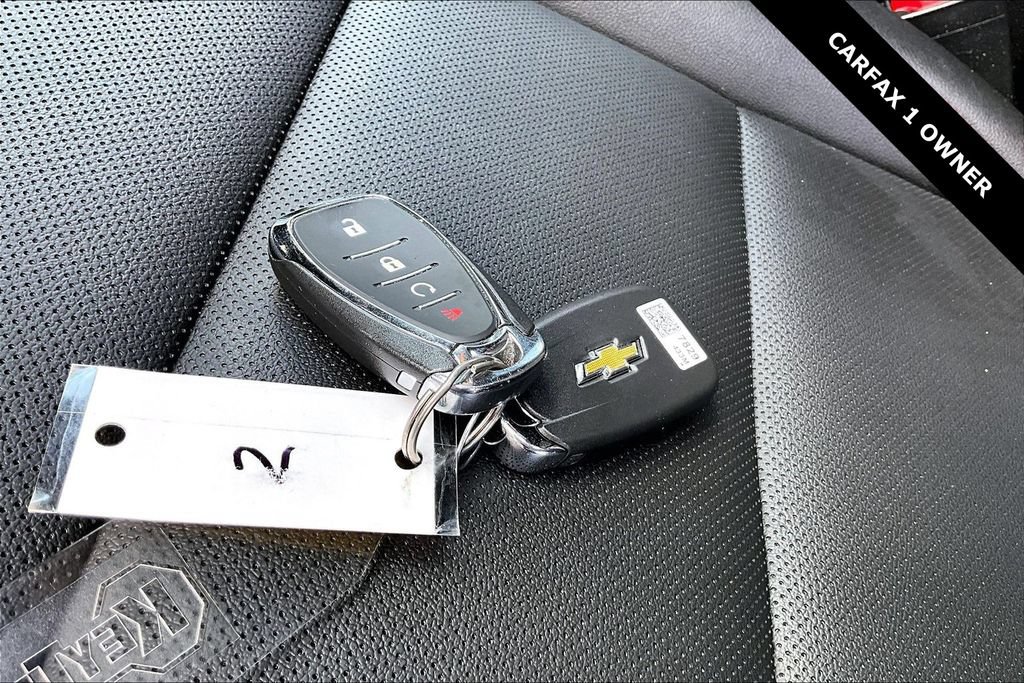 Used 2025 Chevrolet Trax RS FWD image 33