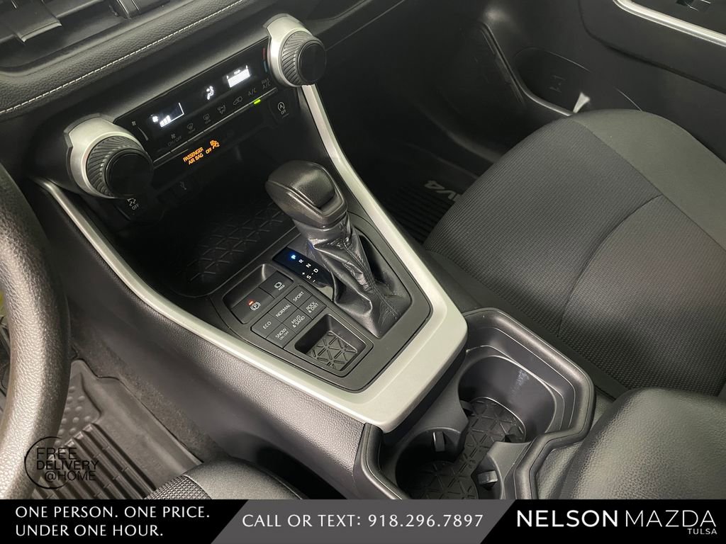 Used 2020 Toyota RAV4 LE AWD/4WD image 28