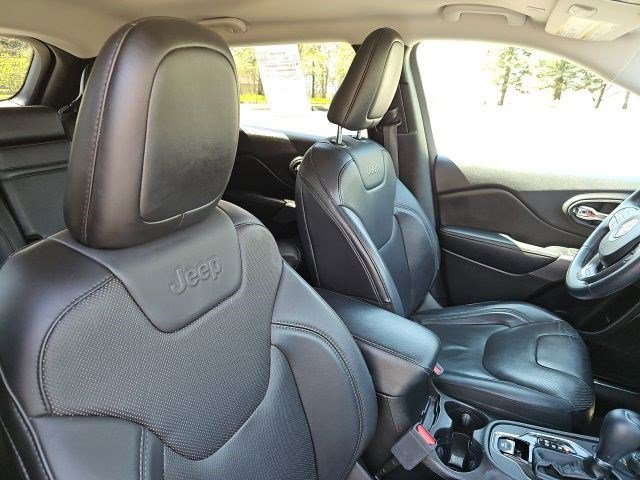 Used 2019 Jeep Cherokee Limited image 12