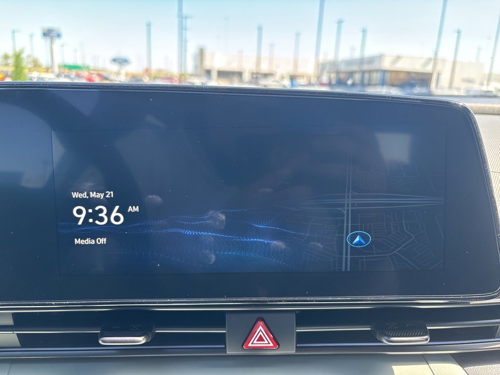 New 2025 Hyundai Elantra Limited image 17