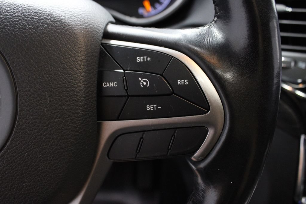 Used 2021 Jeep Grand Cherokee Laredo X AWD/4WD image 28