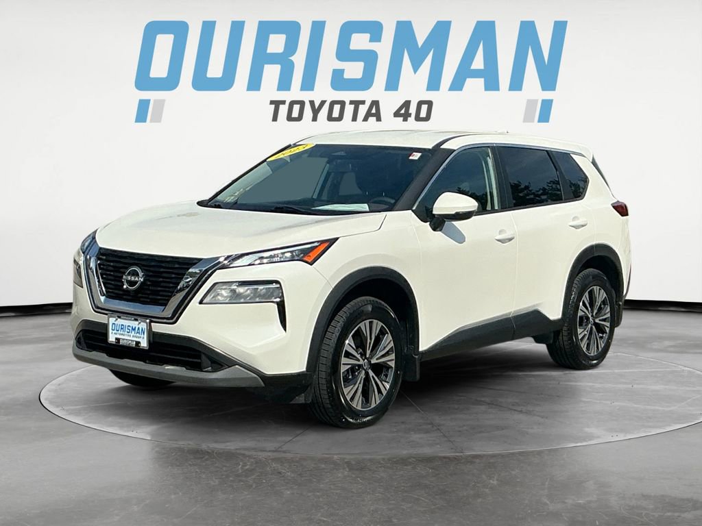 Used 2023 Nissan Rogue SV image 2