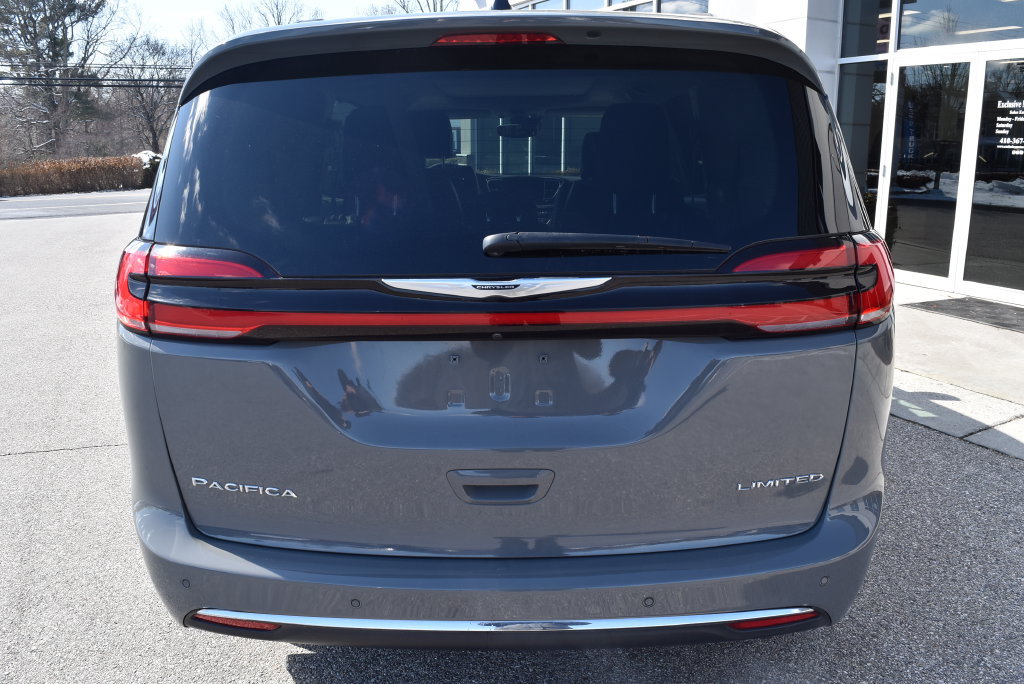 Used 2023 Chrysler Pacifica Limited FWD image 6