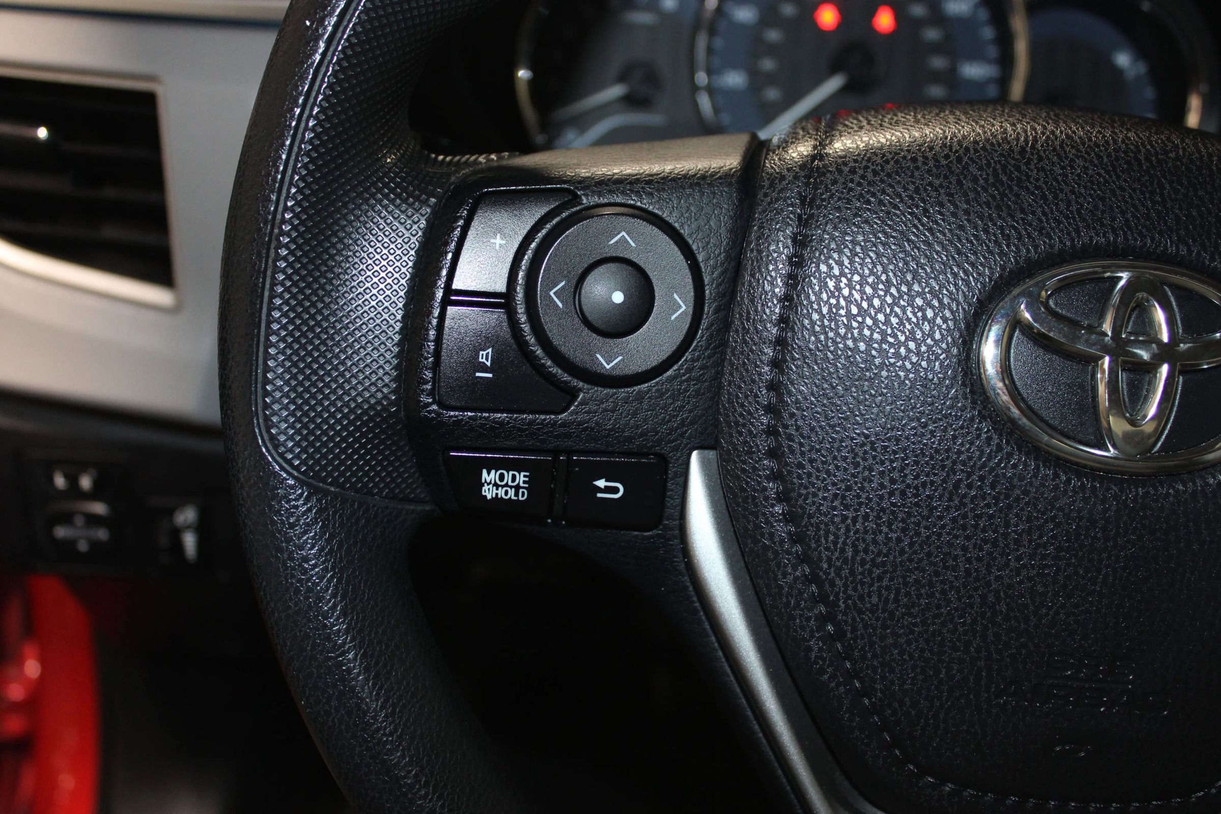 Used 2015 Toyota Corolla LE FWD image 18