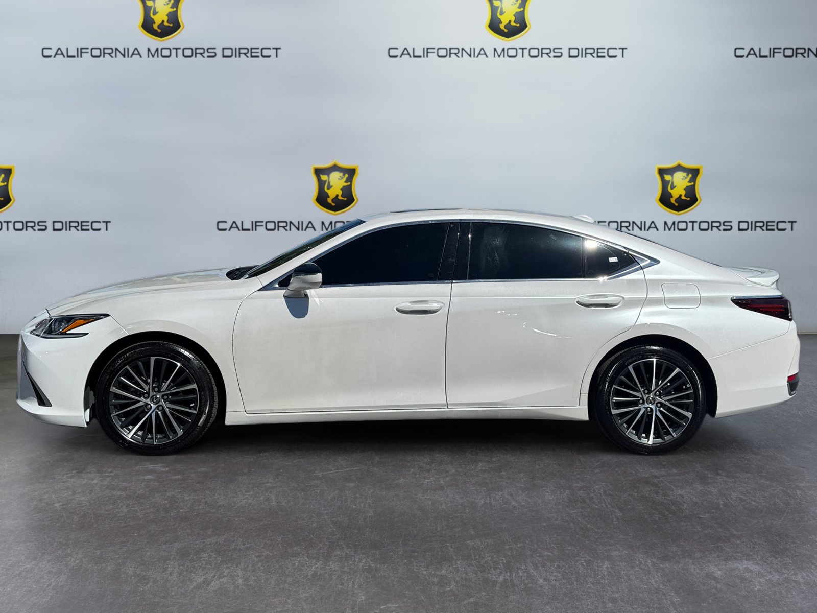 Used 2024 Lexus ES 300h w/ Premium Package FWD image 2
