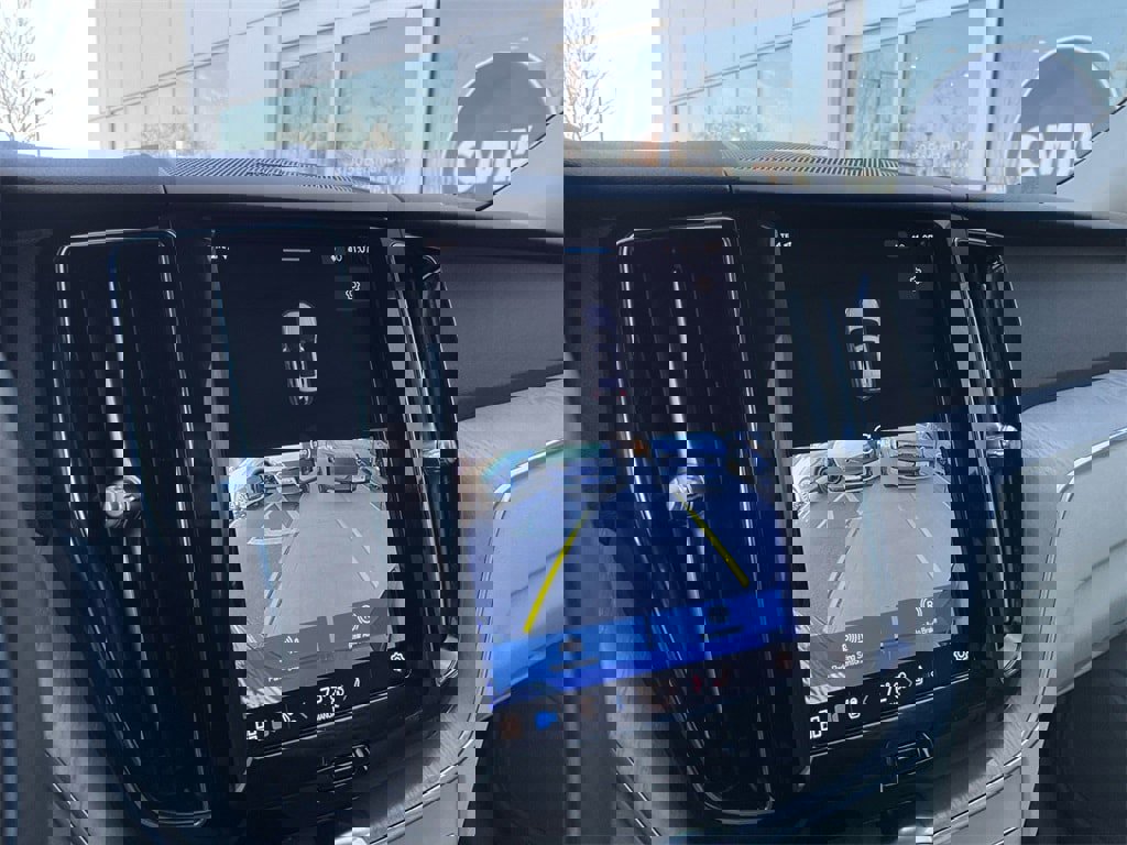 Certified 2023 Volvo XC60 B5 Plus w/ Protection Package Premier image 20