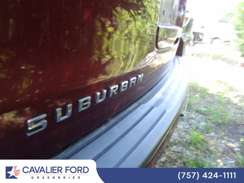 Used 2017 Chevrolet Suburban LT w/ Luxury Package RWD image 6