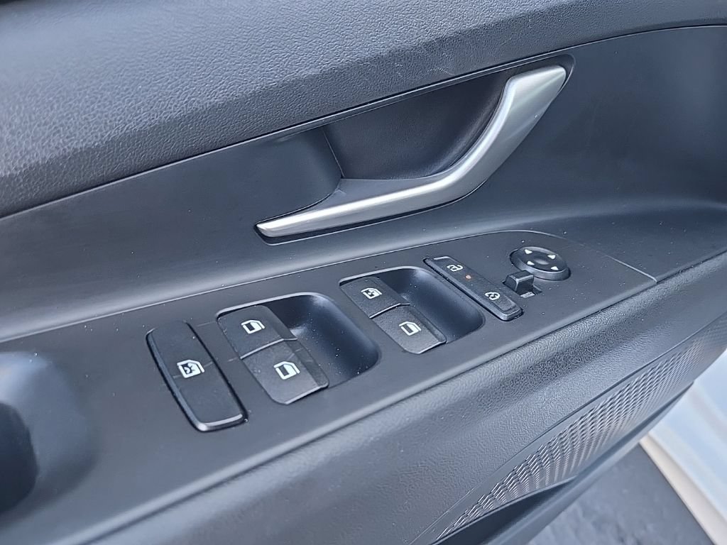 Used 2025 Hyundai Elantra Limited FWD image 11