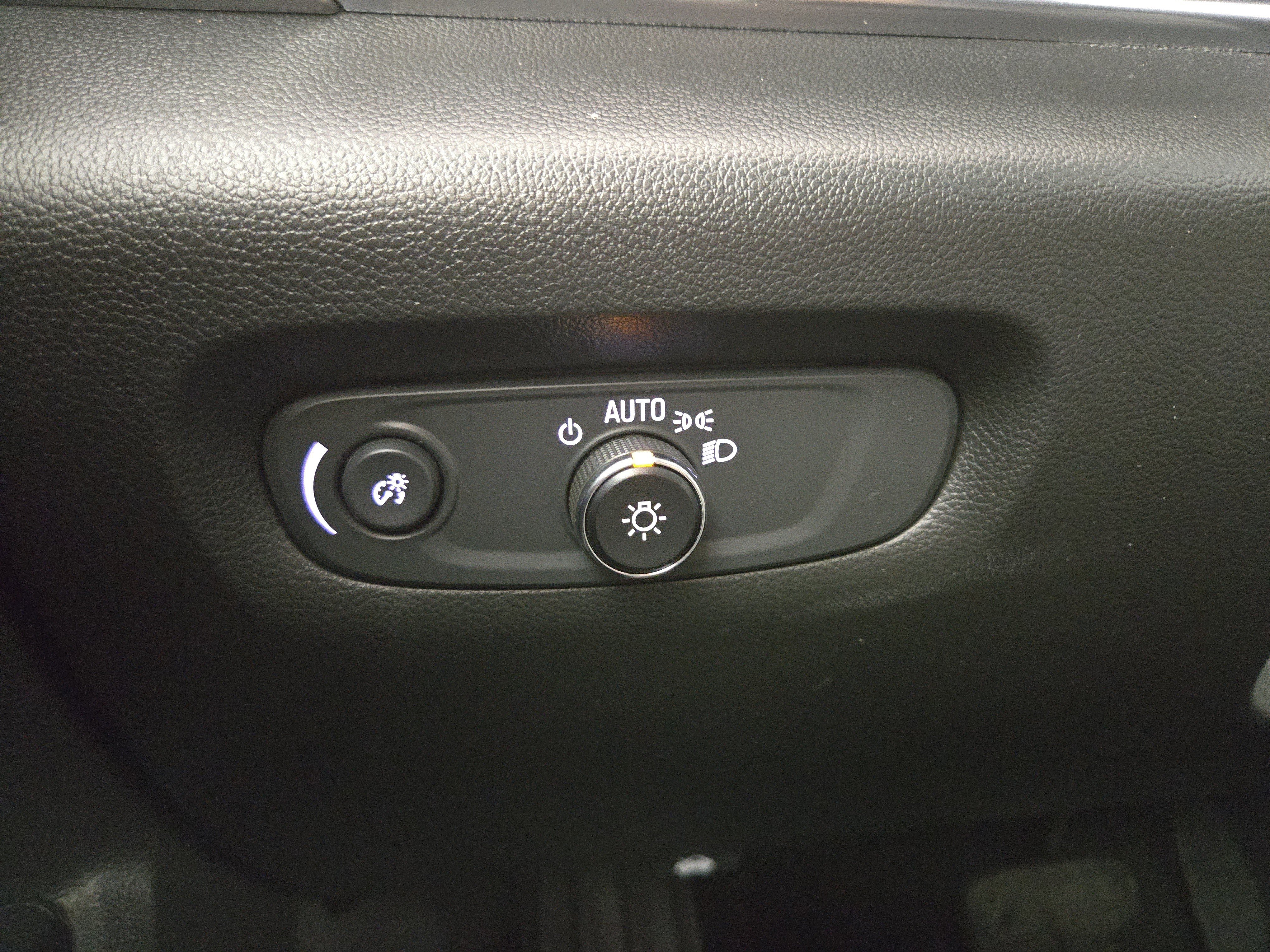 Certified 2023 Chevrolet Traverse LT w/ LPO, Floor Liner Package image 26