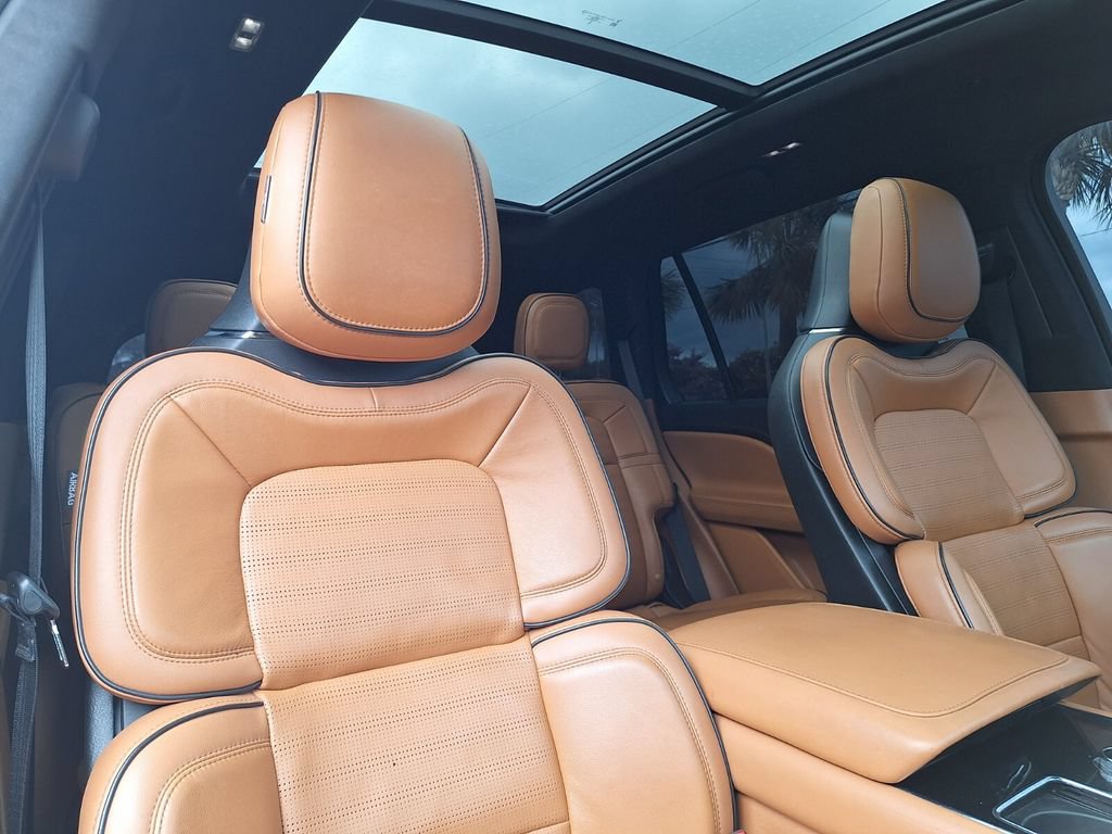 Used 2025 Lincoln Aviator Black Label w/ Jet Appearance Package AWD/4WD image 32