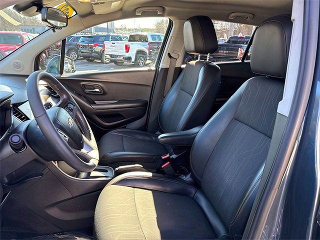 Used 2022 Chevrolet Trax LT w/ LT Convenience Package image 17