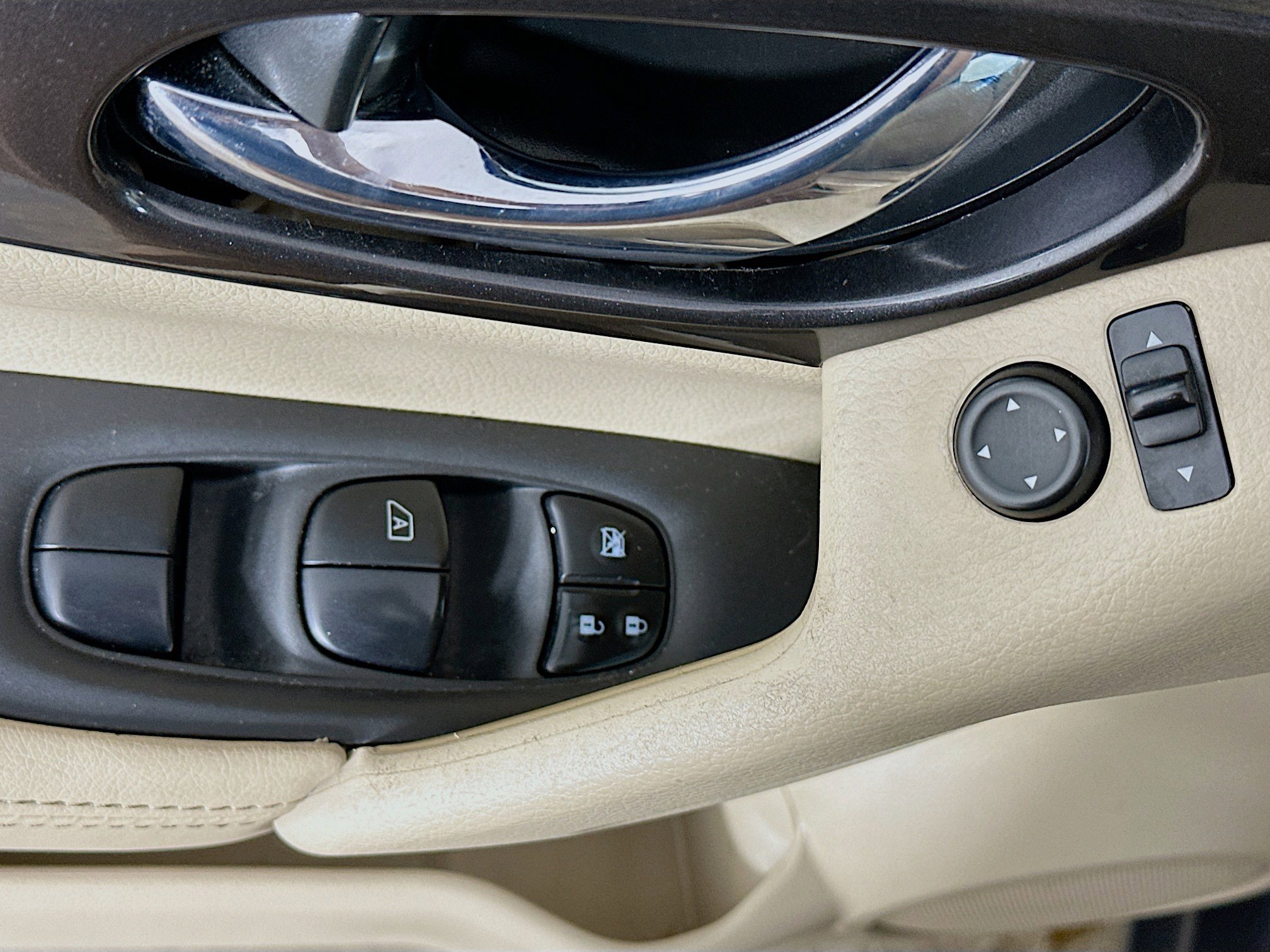 Used 2020 Nissan Rogue SV FWD image 15