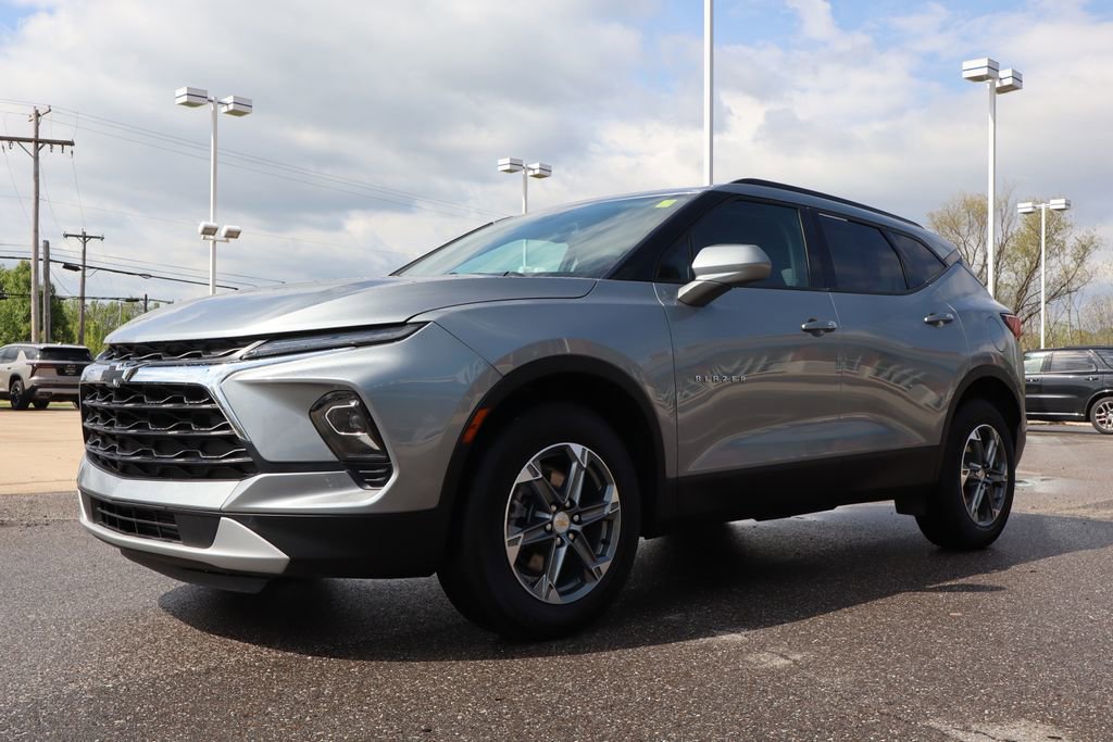 Used 2025 Chevrolet Blazer LT w/ Convenience Package AWD/4WD image 7