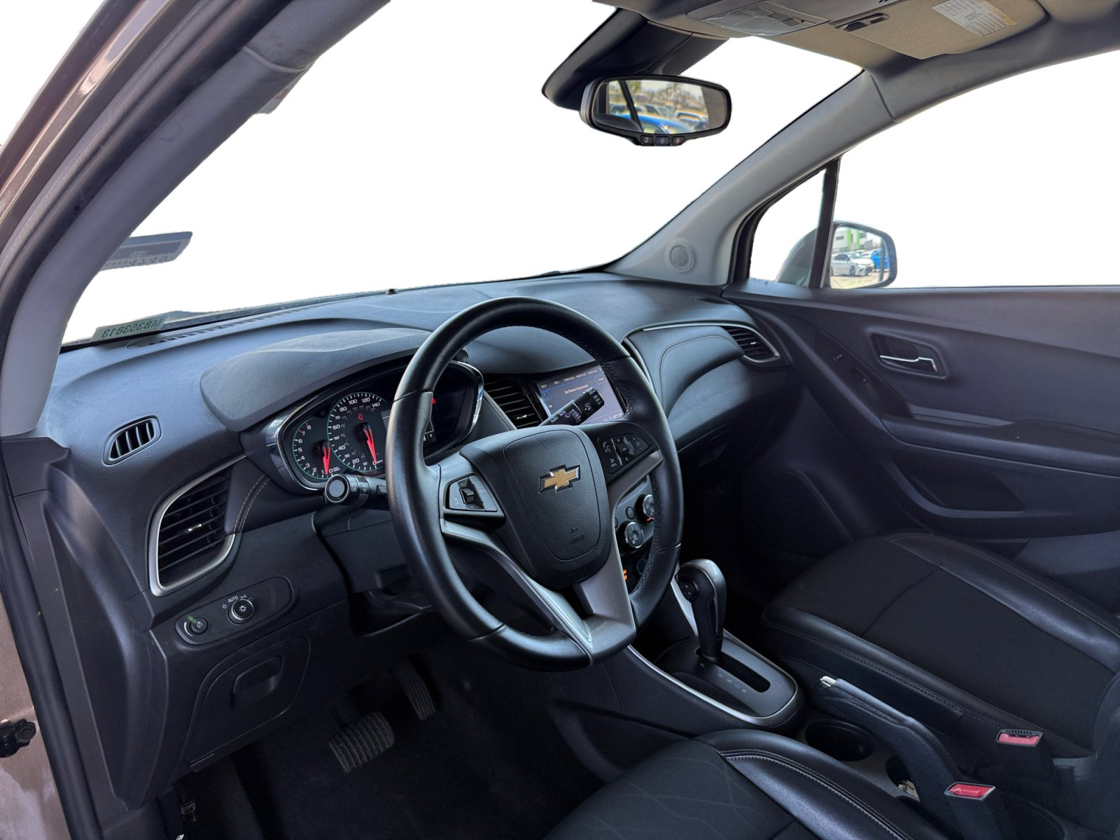 Used 2021 Chevrolet Trax LT w/ Sport Edition FWD image 9