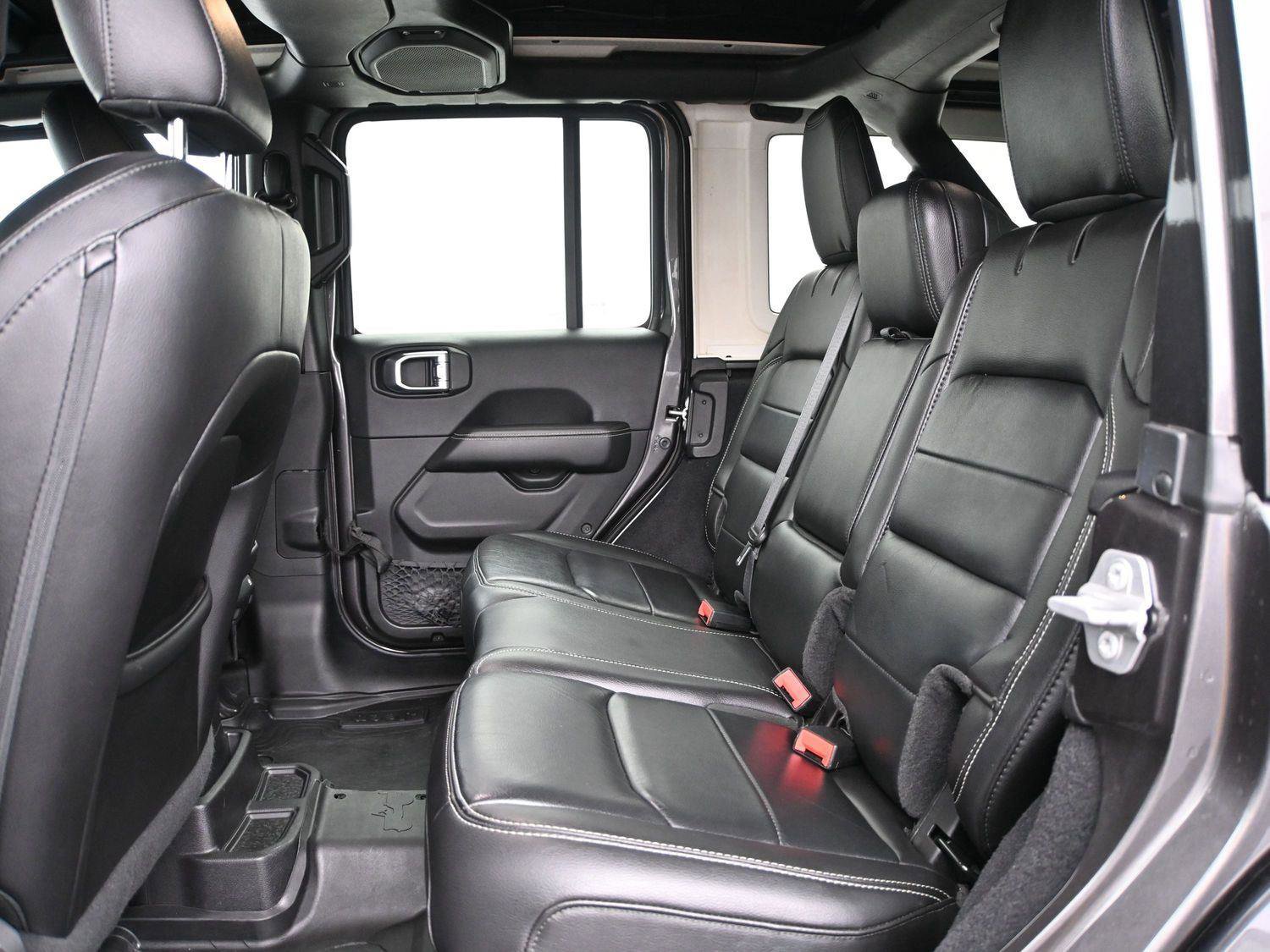 Used 2019 Jeep Wrangler Unlimited Sahara image 7