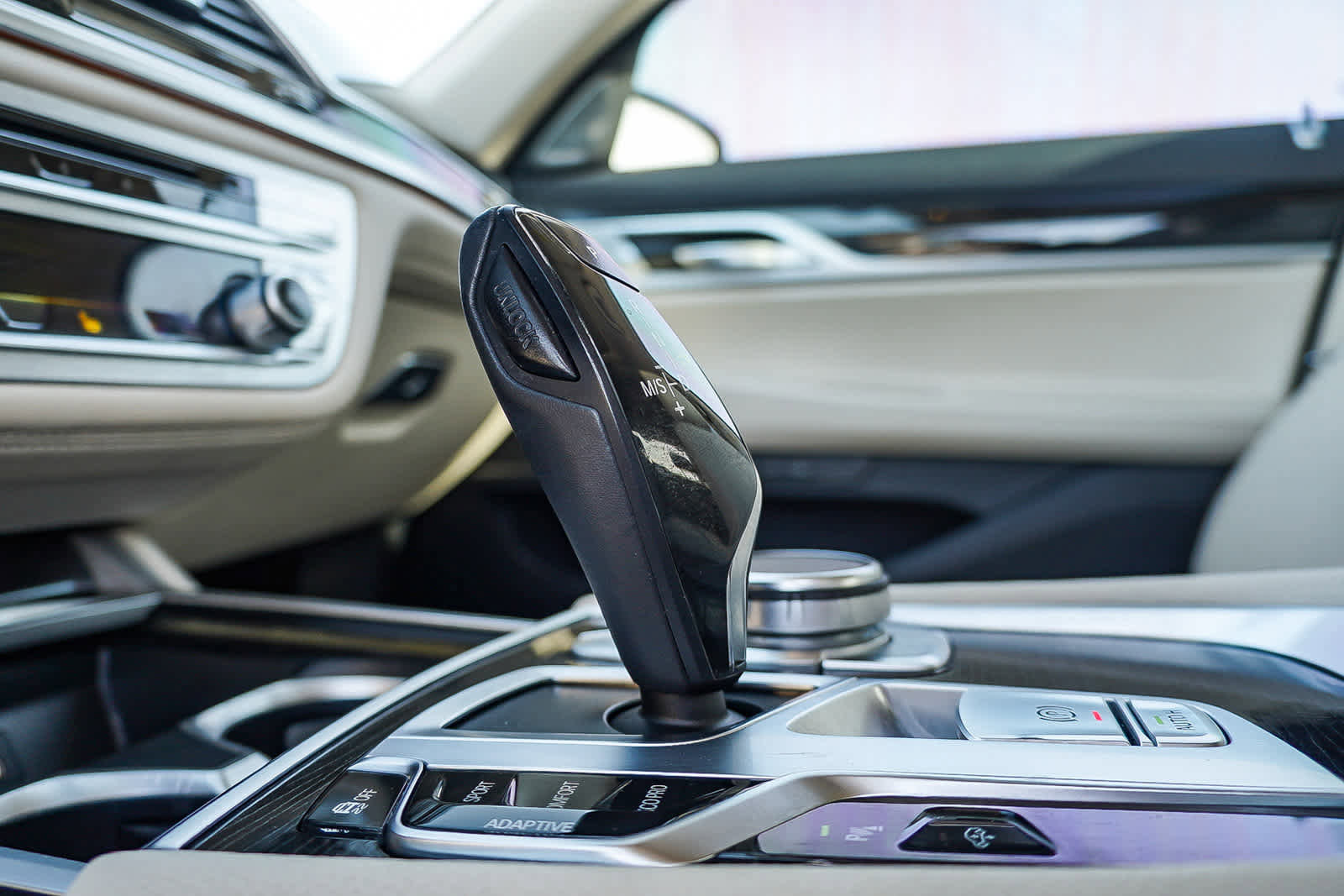 Used 2019 BMW 740i image 26