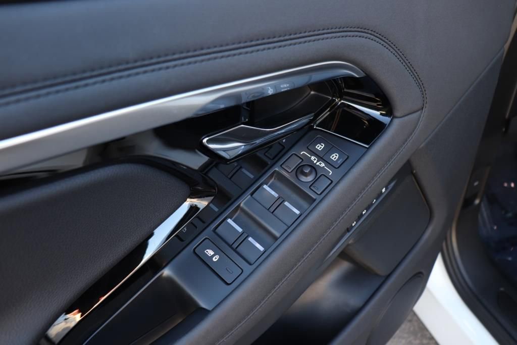 Used 2023 Land Rover Range Rover Evoque SE image 38