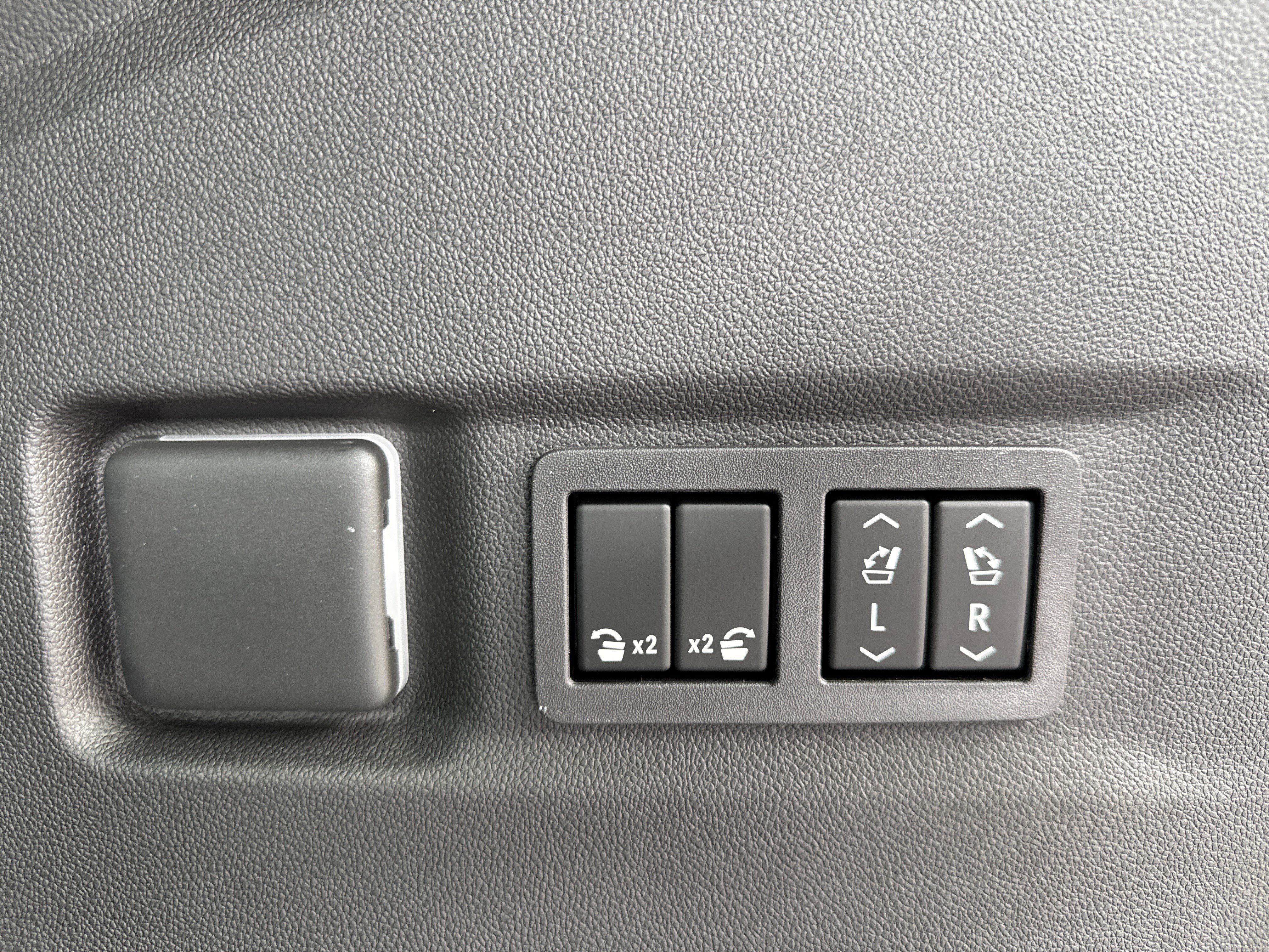 Used 2026 GMC Yukon XL Denali Ultimate w/ LPO, Floor Liner Package image 39