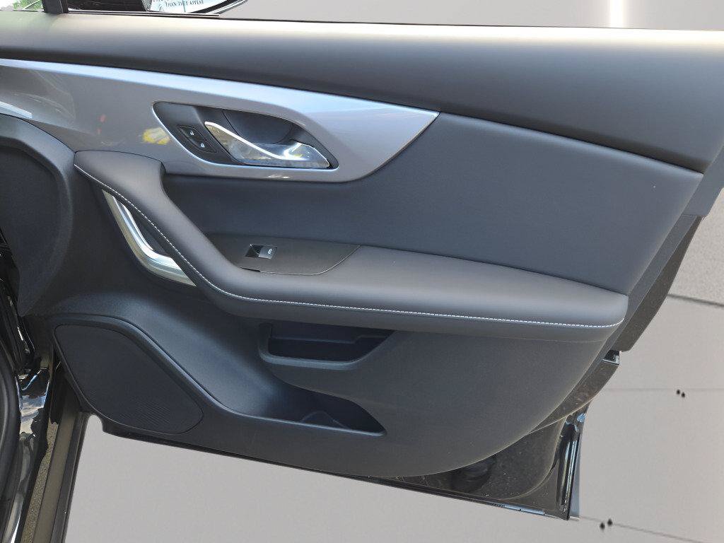 New 2026 Chevrolet Blazer LT w/ Convenience Package FWD image 5