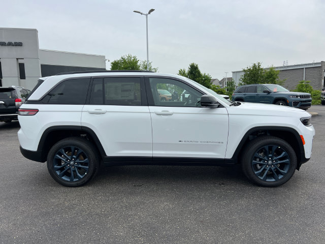 New 2026 Jeep Grand Cherokee Limited AWD/4WD image 9