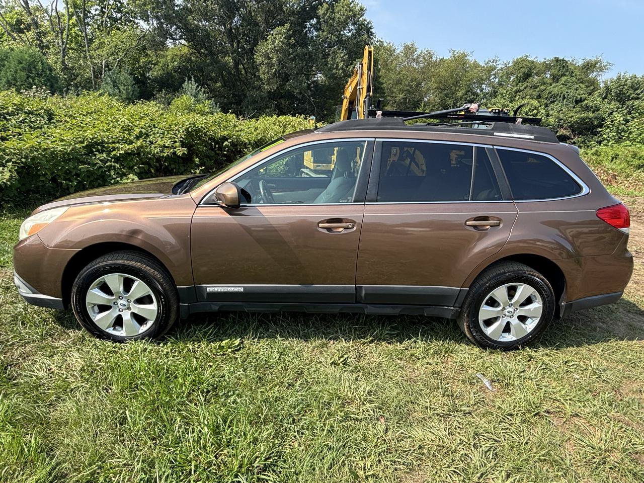 Used 2011 Subaru Outback 2.5i Limited AWD/4WD image 8