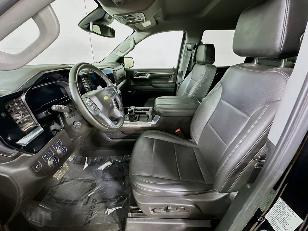 Used 2024 Chevrolet Silverado 1500 LTZ AWD/4WD image 15