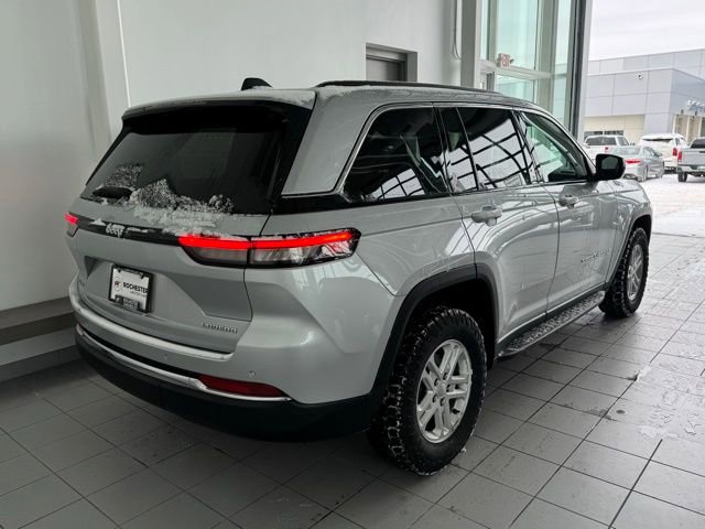 Used 2023 Jeep Grand Cherokee Laredo image 37