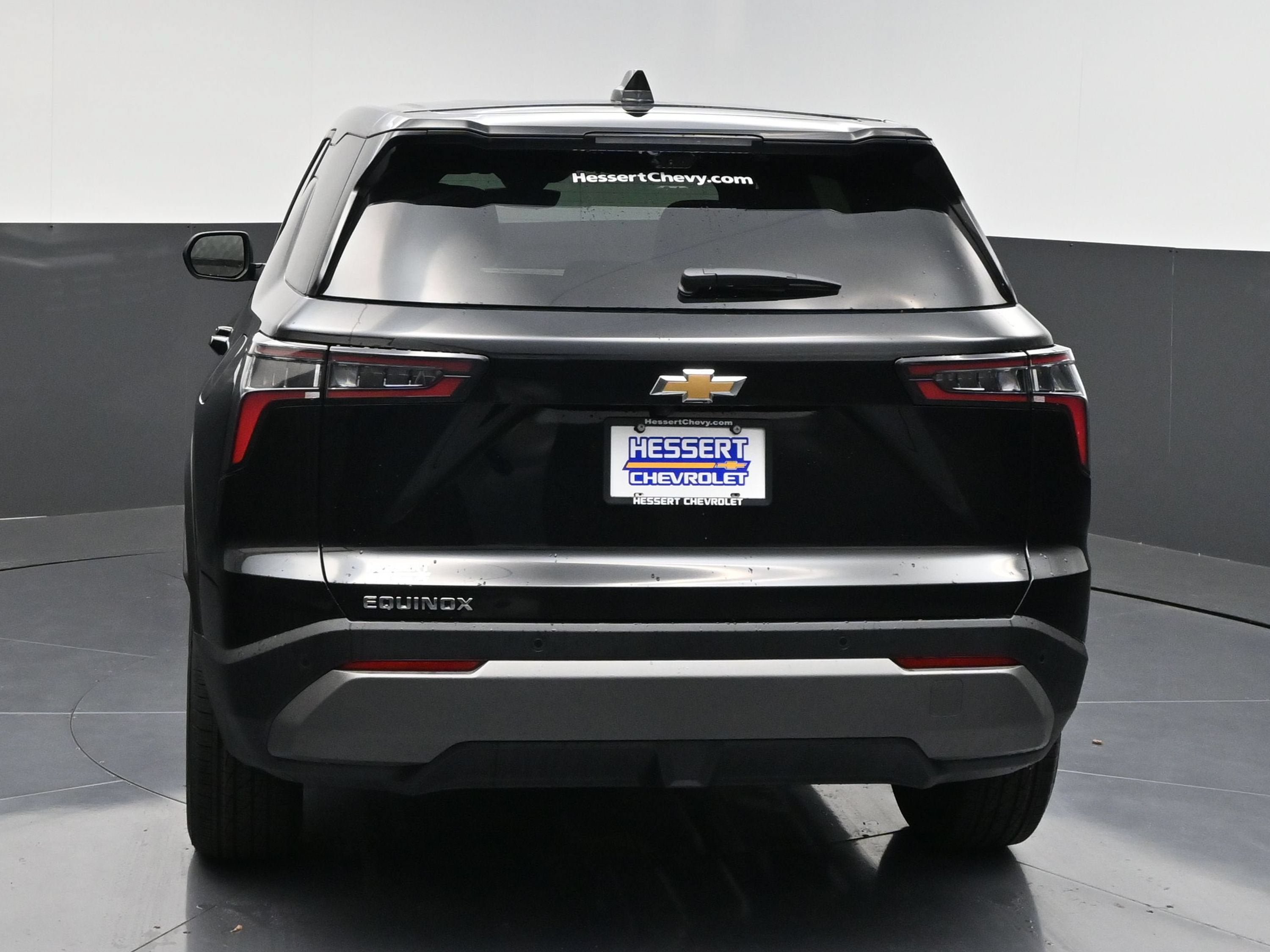 New 2027 Chevrolet Equinox LT w/ Convenience Package II FWD image 7