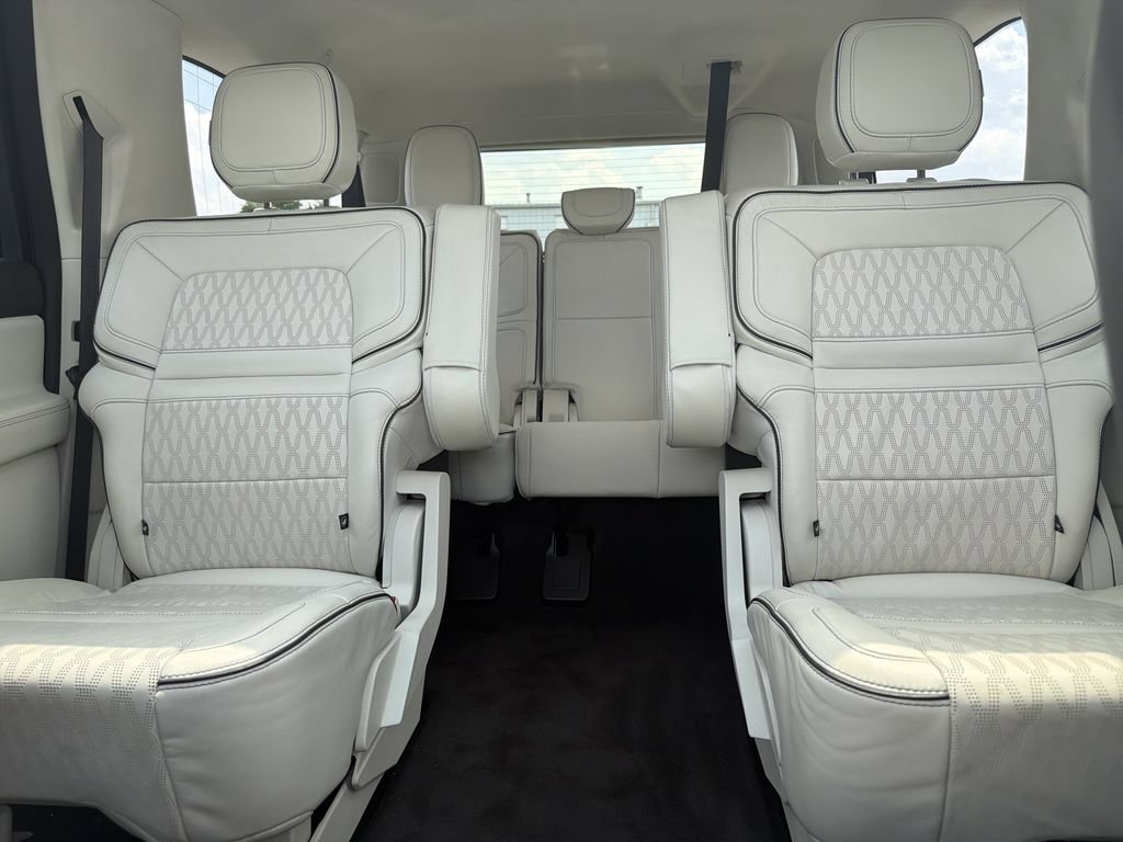 Certified 2024 Lincoln Navigator L Black Label AWD/4WD image 8