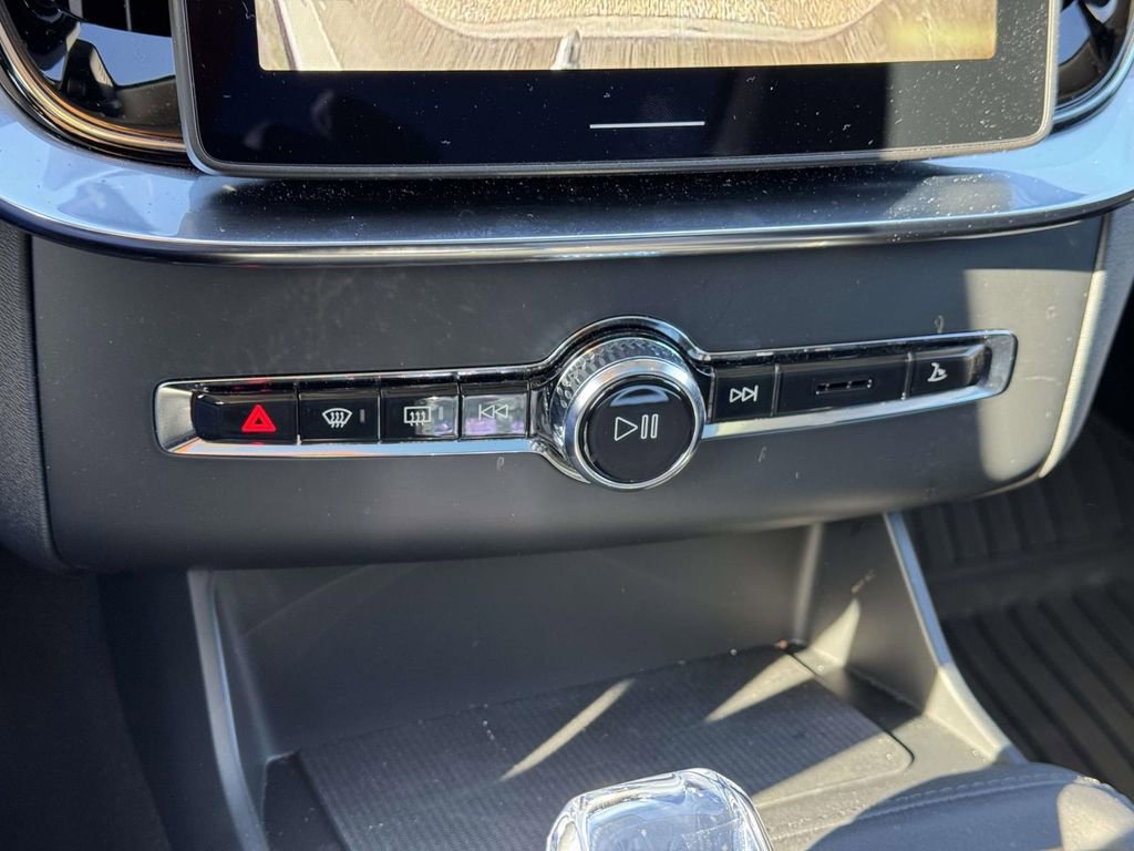 Certified 2026 Volvo XC90 B6 Plus w/ Protection Package Premier image 27